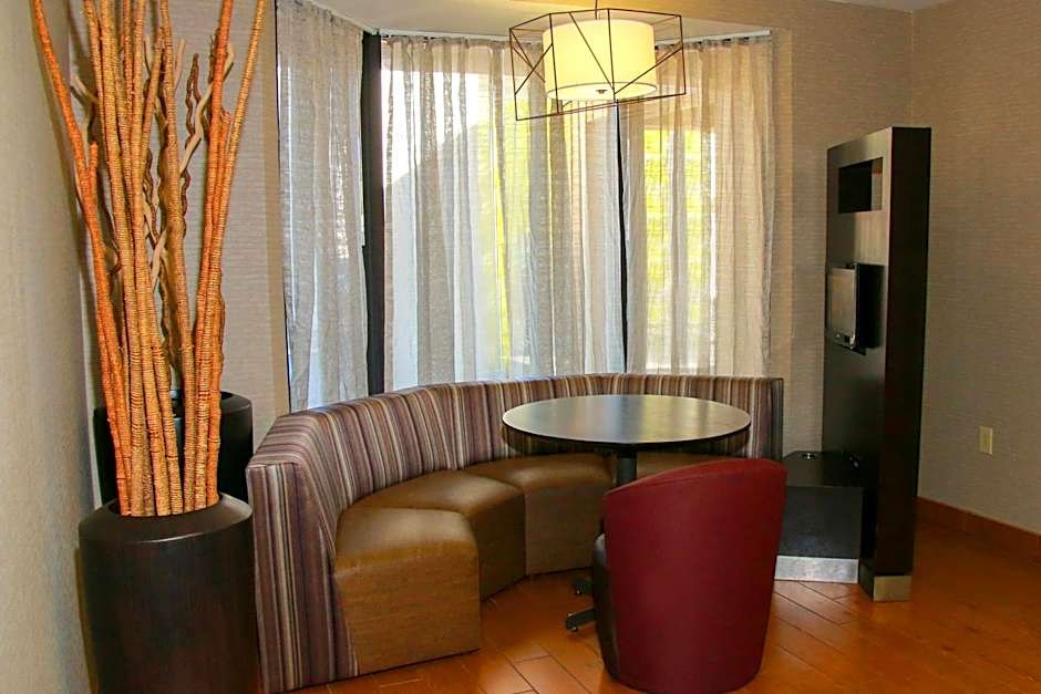 Courtyard by Marriott Chesapeake Greenbrier