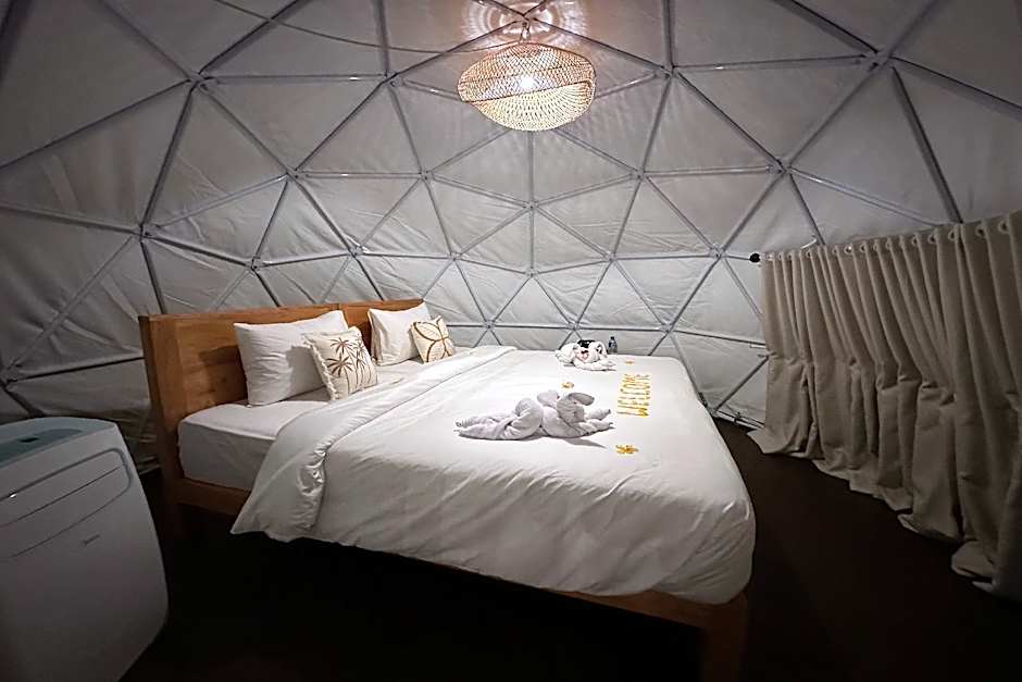 Glamping @ Pebbles & Fins