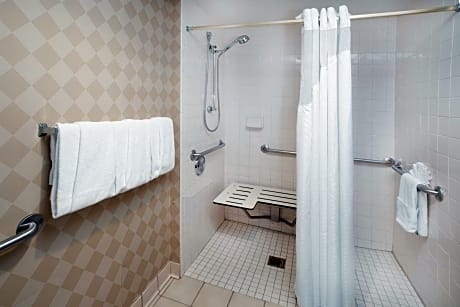King Room - Mobility Access/Roll in Shower - Non-Smoking