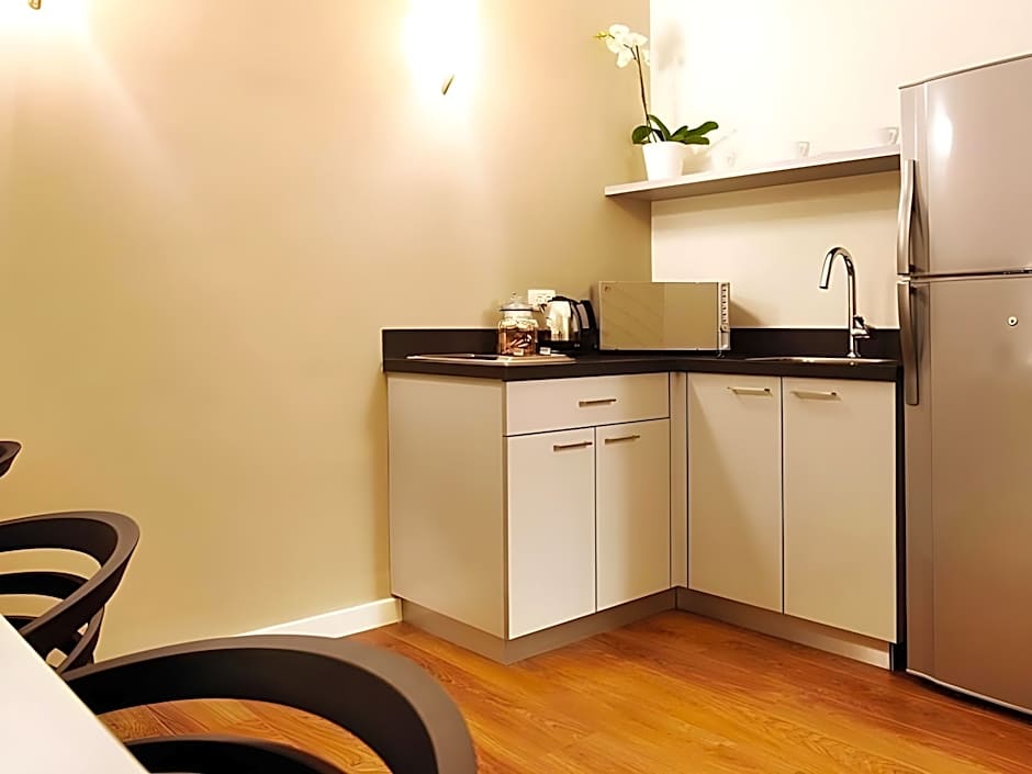 Marine Heights Suites Hotel