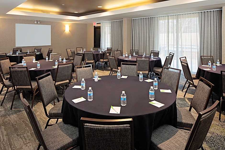 Courtyard by Marriott Richmond Airport