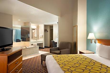 King Room with One King Bed and Jetted Tub - Non-Smoking