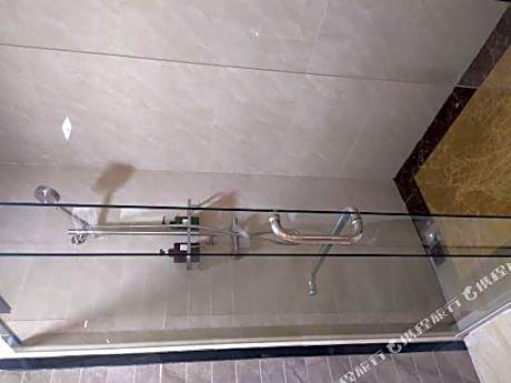 Guangzhou Longxiang Wisdom Hotel (Gangding Subway Station)