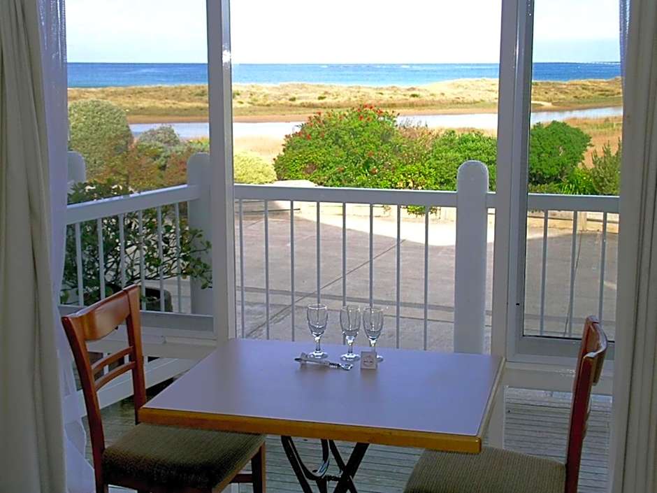 A Great Ocean View Motel