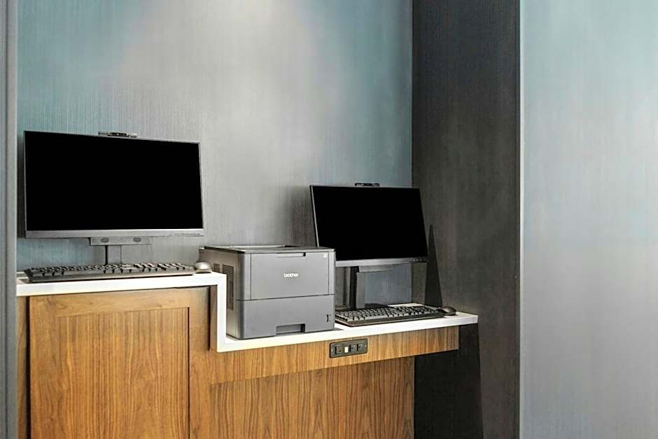 Courtyard by Marriott Indianapolis Fishers