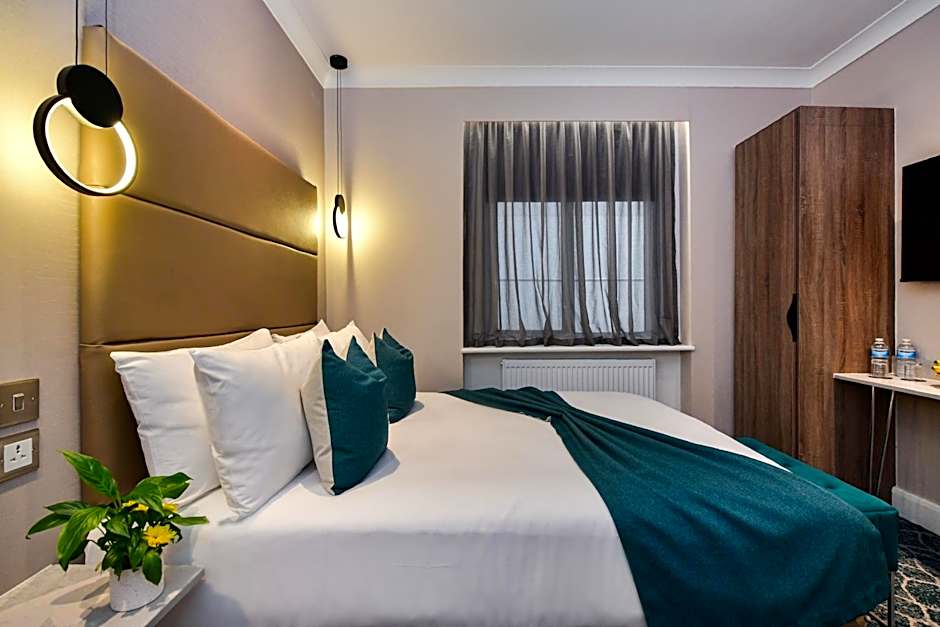 Queens Park Premier London Hyde Park