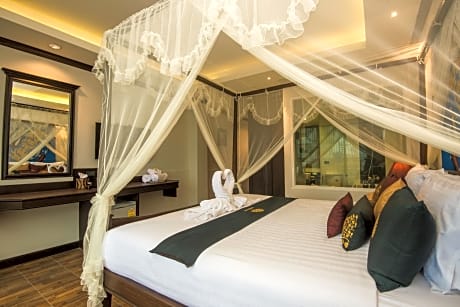 Tanawan Phuket Hotel