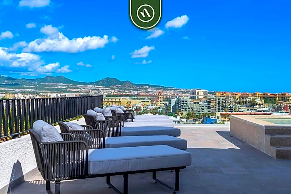 Amazing 2BR Condo with Terrace Overlooking the Marina