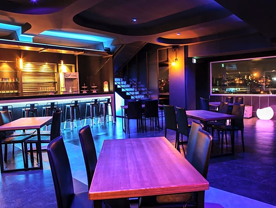 Check Inn Hotel