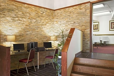 Ramadaby Wyndham Pittsburgh-New Stanton