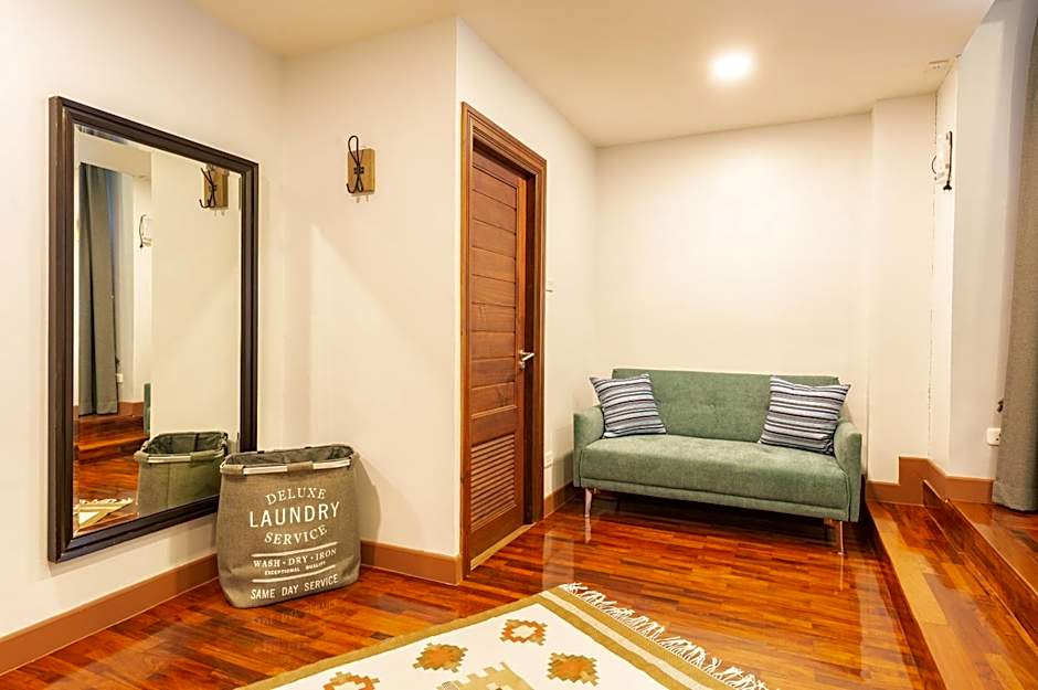 Maneeya Park Residence