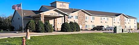 Okoboji Inn & Suites