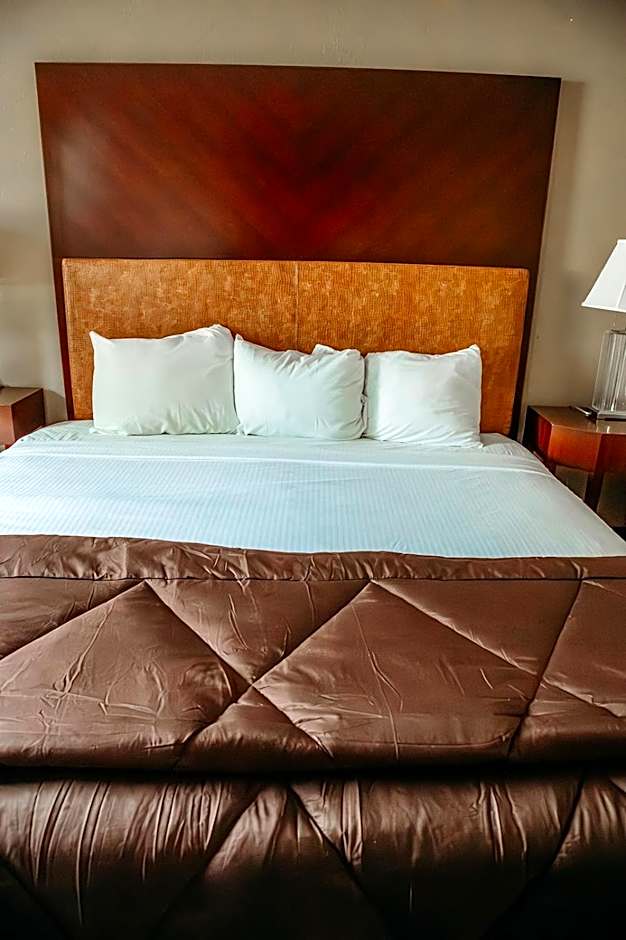 Country Garden & Suites-Benton