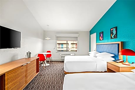 2 Queen Beds