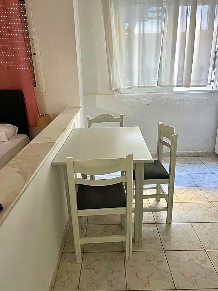 PELEKAN rooms and apartments athina 11