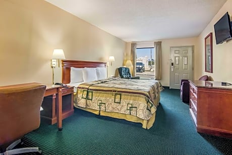 1 King Bed, Nonsmoking