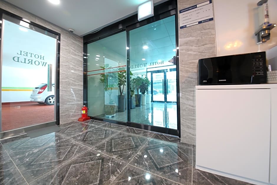 Goodstay World Hotel