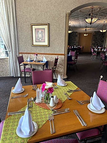 Cathedral Peak Hotel