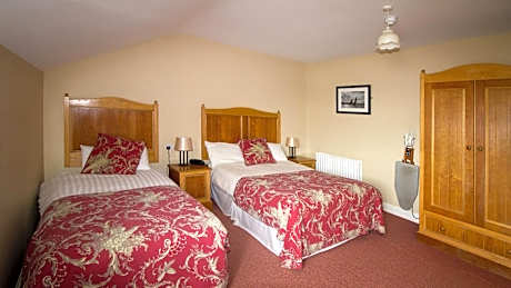 Family Room (2 Adults + 2 Children)