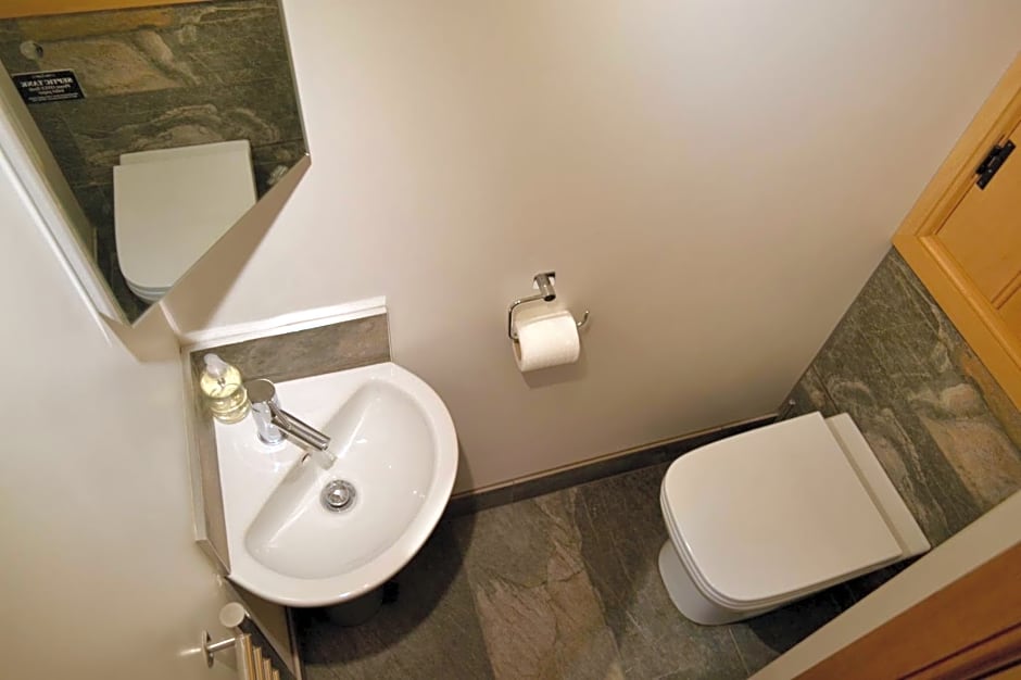 Dalecote Barn Bed and Breakfast (Bunkroom)