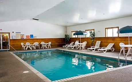 Norwood Inn & Suites - Roseville