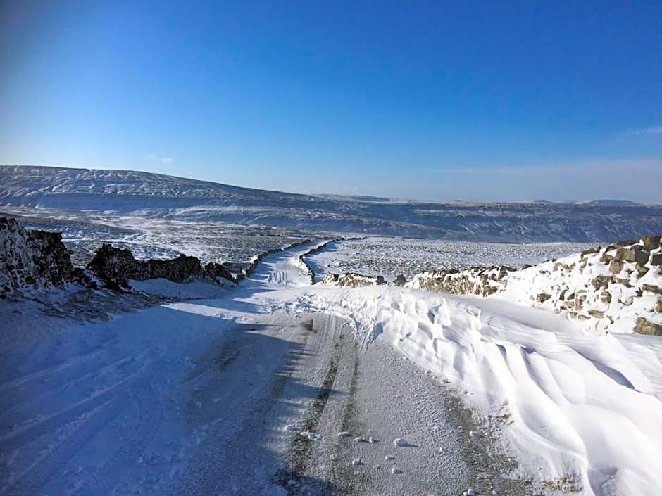 Fox and hounds starbotton