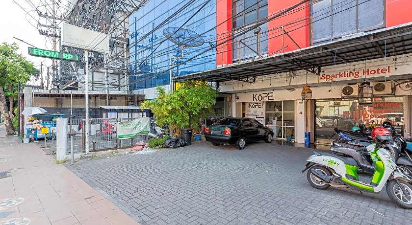 RedDoorz @ Sparkling Hotel near Stasiun Gubeng Surabaya