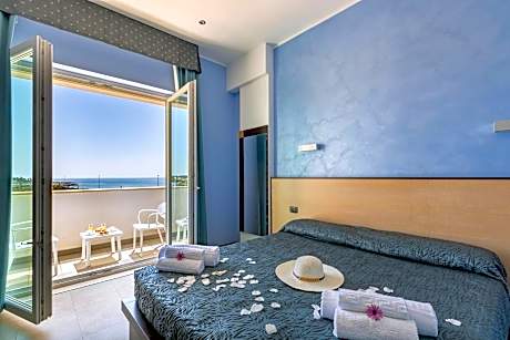 Double Room with Balcony and Sea View