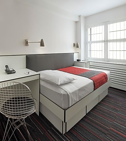 Single Room with Shared Bathroom