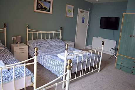 Family room-Budget-Ensuite-Sea View