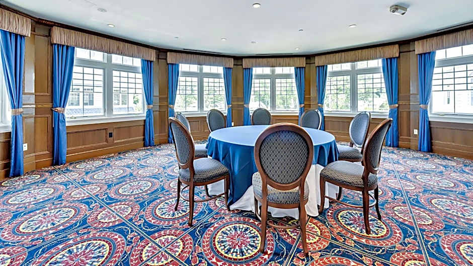 Madison Beach Hotel Curio Collection by Hilton