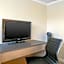 Econo Lodge Inn & Suites