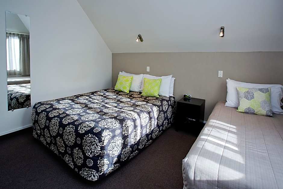 Cable Court Motel