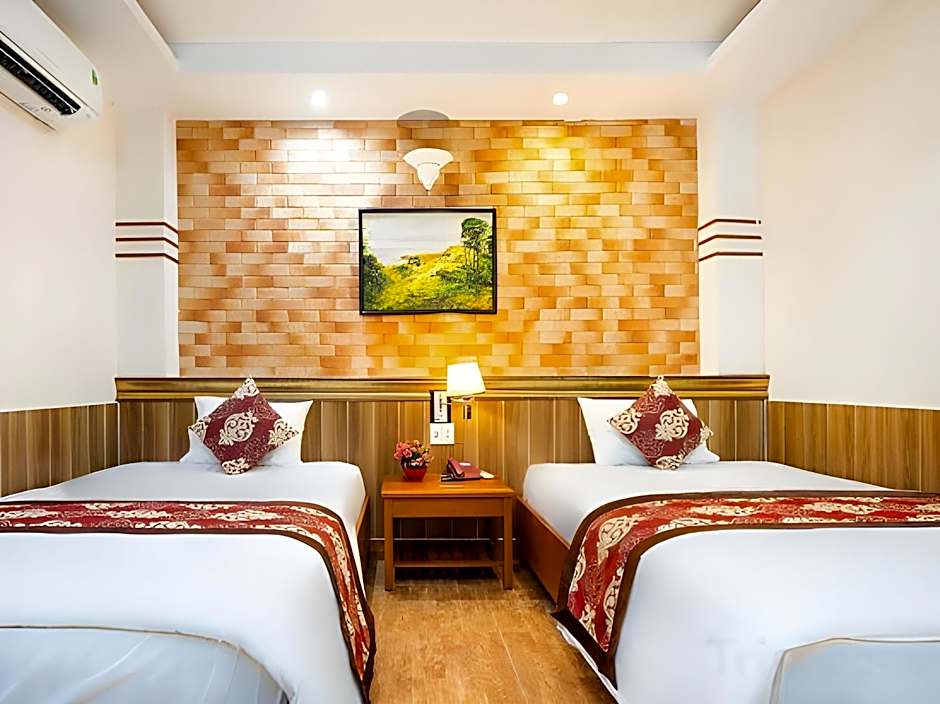 Queen Hotel Saigon Airport