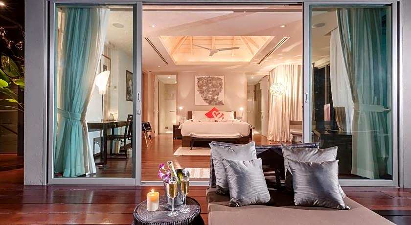 Tropical Castle Phuket, 18 BED Sea View Pool Villa by RESAVA
