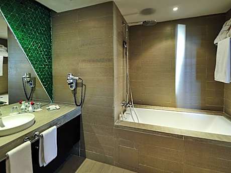 1-Bedroom Apartment With Balcony Or Terrace