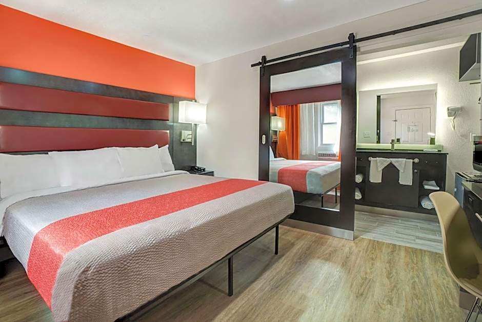 Motel 6 Bellville, OH