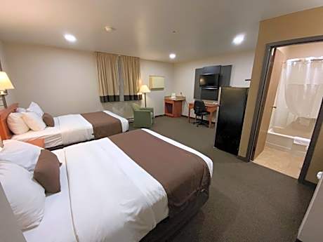 Deluxe Queen Room with Two Queen Beds - Non-Smoking