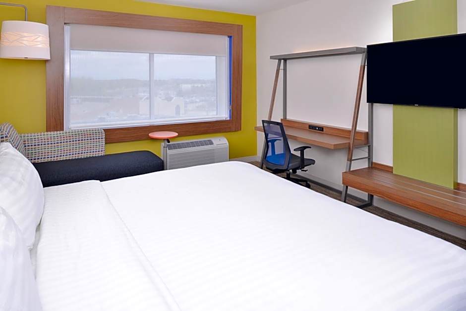 Holiday Inn Express & Suites Madison By IHG