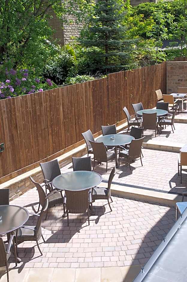 The Three Horseshoes Hotel