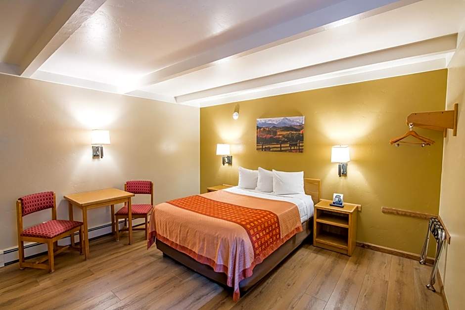 Glenwood Springs Cedar Lodge