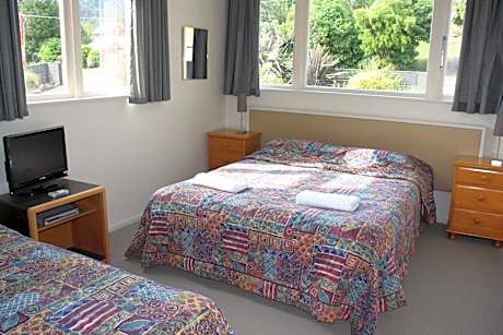 Double or Twin Room with Private Bathroom