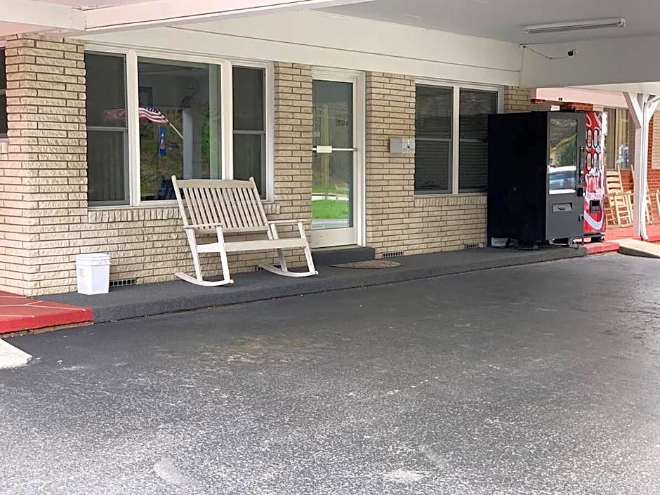 Travelowes Motel - Maggie Valley