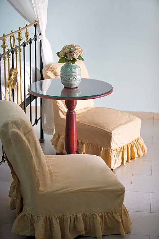 MasouriBlu Boutique Hotel