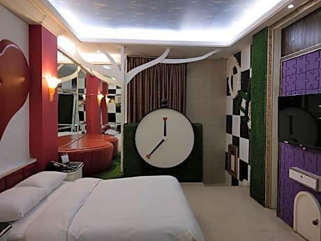 Deluxe - Check-in/out time restriction apply