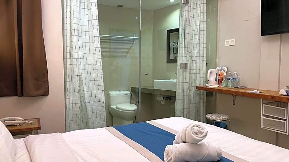 Riverbank Hotel by MRVJ BUSINESS