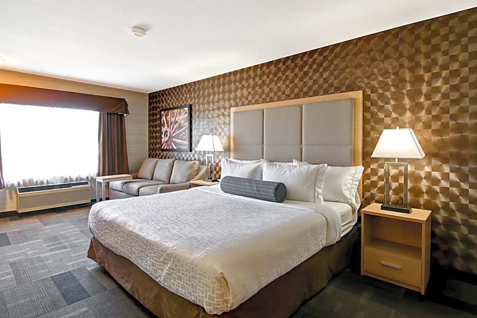 Photo 1 of 5 of 1 King Bed with Sofabed