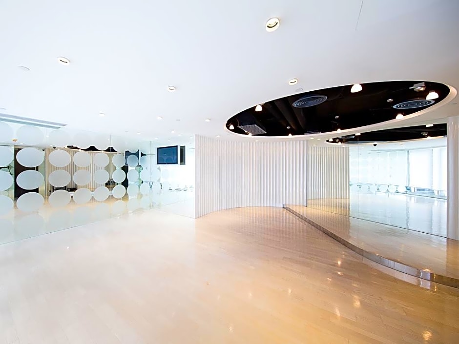 Kowloon Harbourfront Hotel