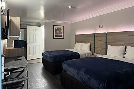 Queen Room with Two Queen Beds - Non-Smoking