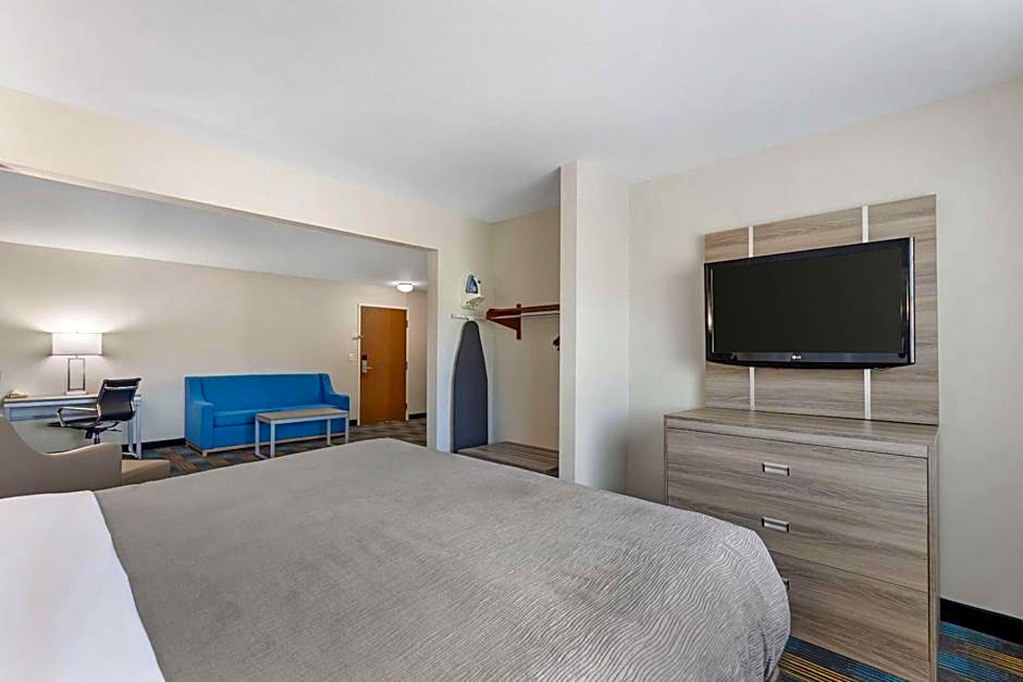 Quality Inn & Suites Fort Madison near Hwy 61